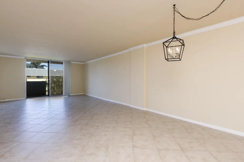 1000 Spanish River Road Boca Raton FL 33432