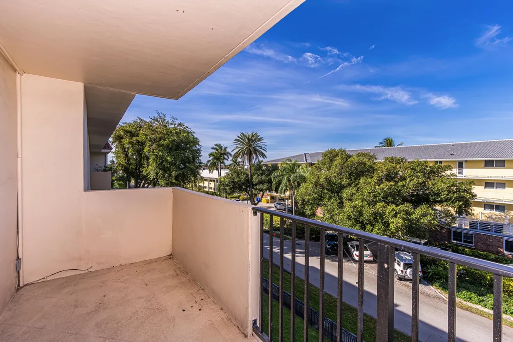 1000 Spanish River Road Boca Raton FL 33432