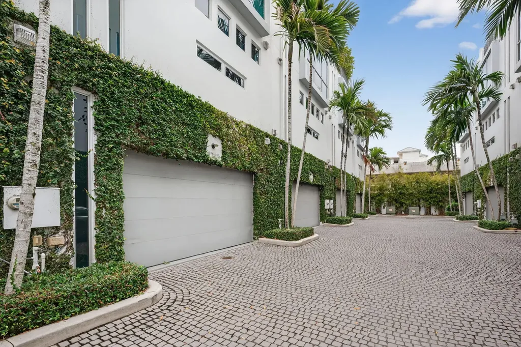 2743 NE 1st Street Pompano Beach FL 33062