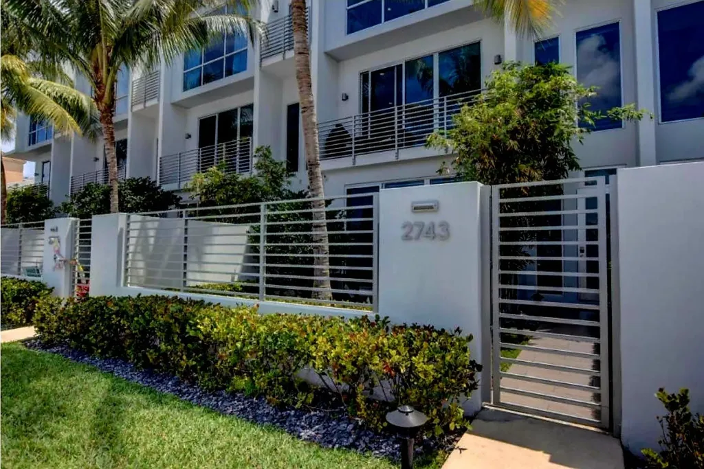 2743 NE 1st Street Pompano Beach FL 33062