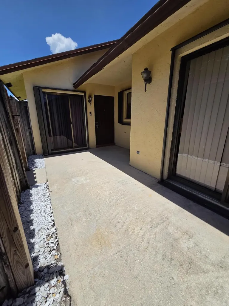 503 Springdale Circle Palm Springs FL 33461