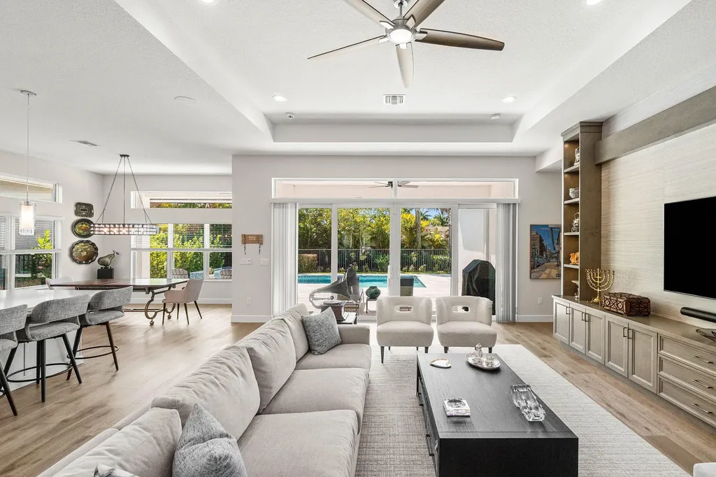 9918 Pecorino Isle Boynton Beach FL 33473