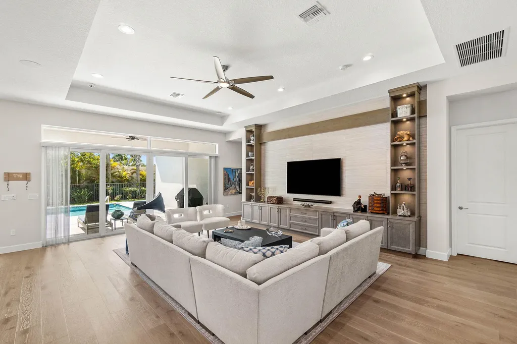 9918 Pecorino Isle Boynton Beach FL 33473