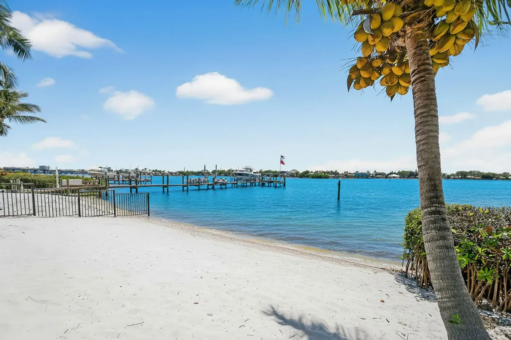 114 W Riverside Drive Jupiter FL 33469