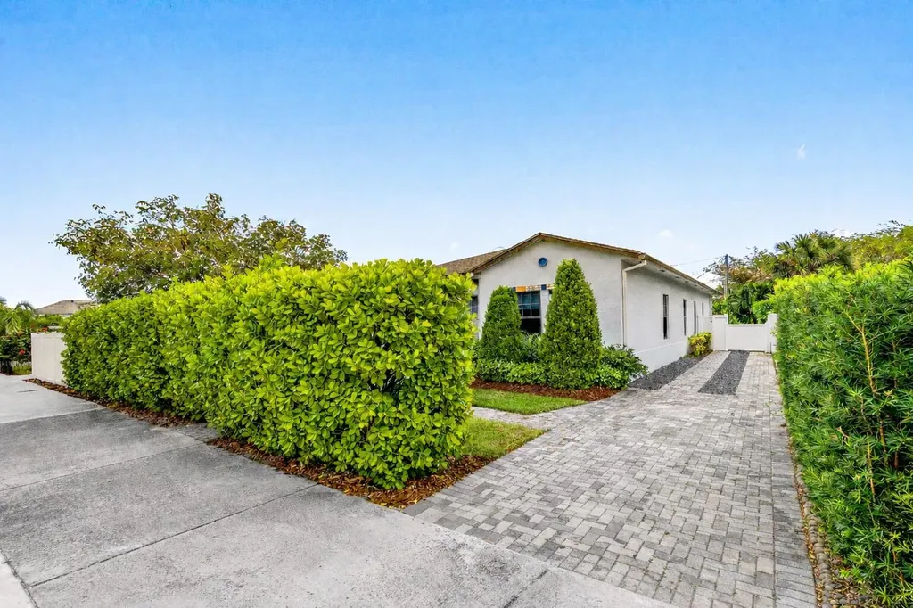 7606 S Olive Avenue West Palm Beach FL 33405