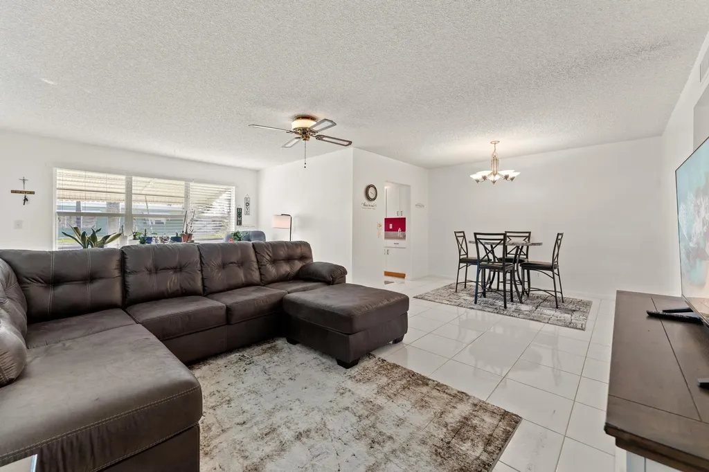 201 Country Lane Boynton Beach FL 33435