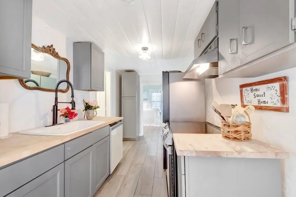 237 SW 3rd Avenue Delray Beach FL 33444