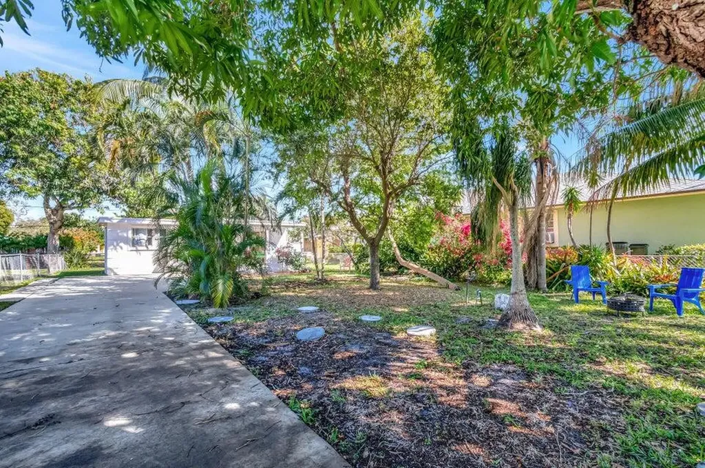 237 SW 3rd Avenue Delray Beach FL 33444