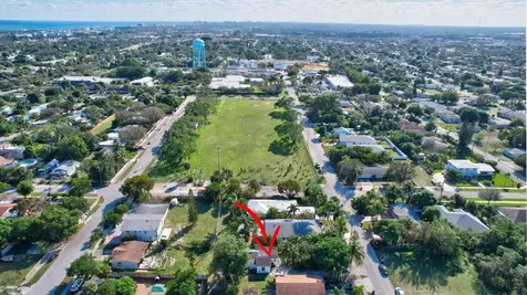 237 SW 3rd Avenue Delray Beach FL 33444