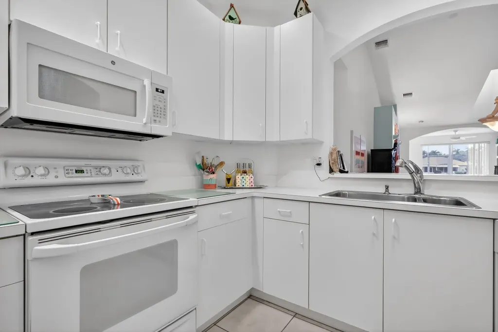 9848 Crescent View Drive S Boynton Beach FL 33437