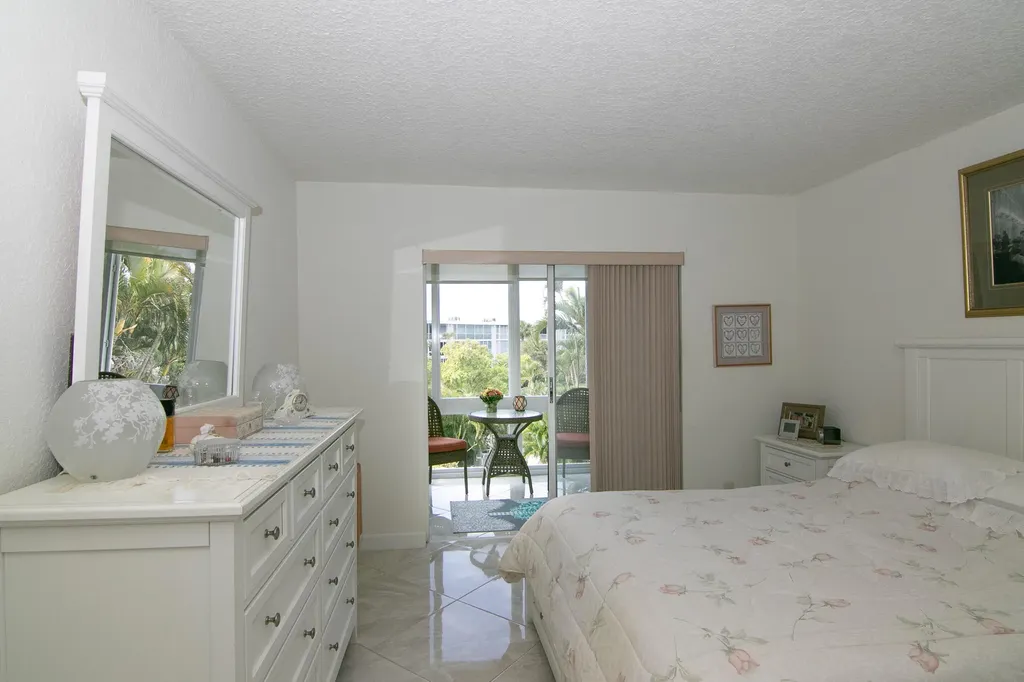 2562 N Garden Drive N Lake Worth FL 33461