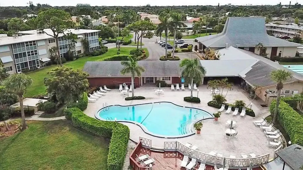 2562 N Garden Drive N Lake Worth FL 33461