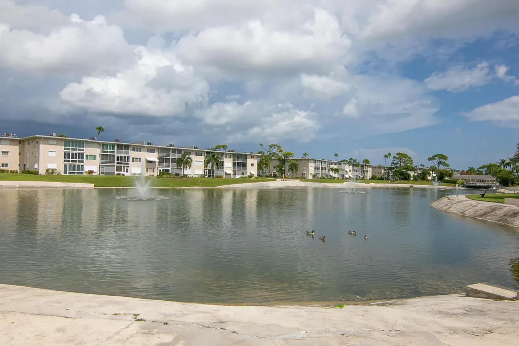2562 N Garden Drive N Lake Worth FL 33461