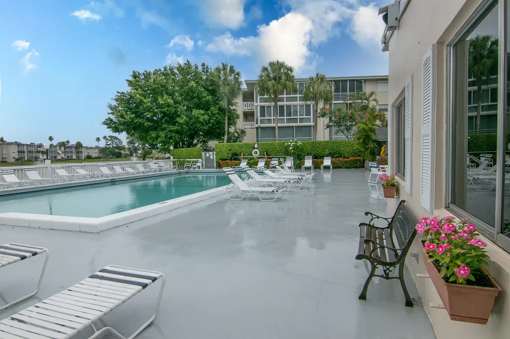 2562 N Garden Drive N Lake Worth FL 33461