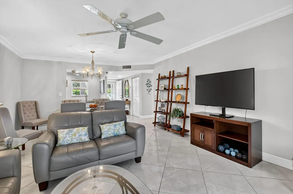 250 NE 20th Street Boca Raton FL 33431