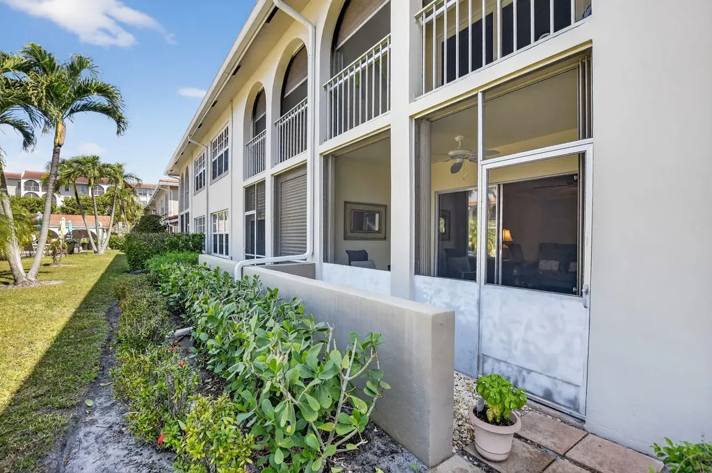 250 NE 20th Street Boca Raton FL 33431