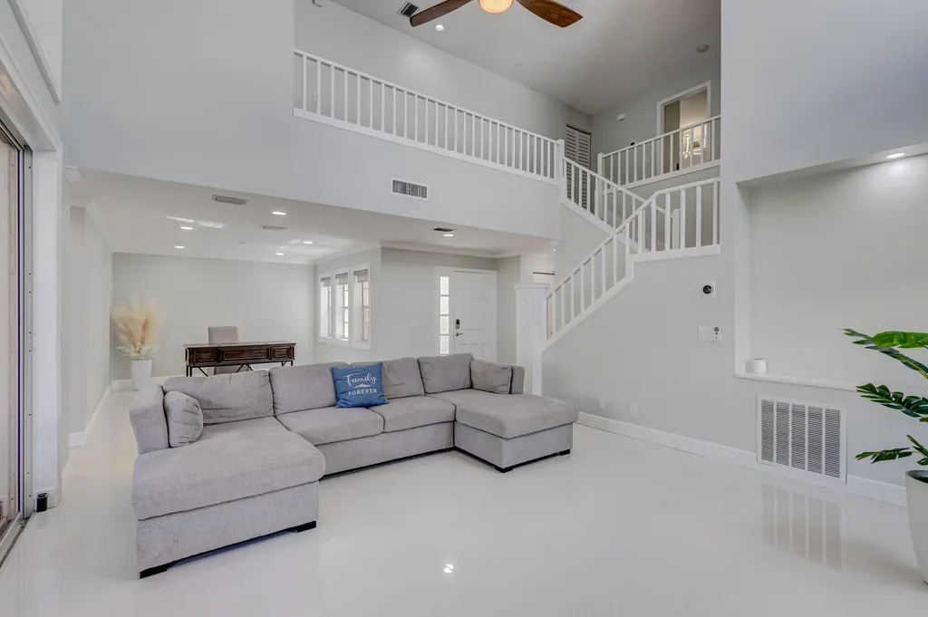 17 Selby Lane Palm Beach Gardens FL 33418