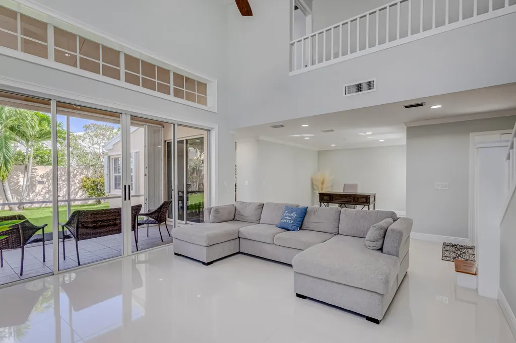 17 Selby Lane Palm Beach Gardens FL 33418