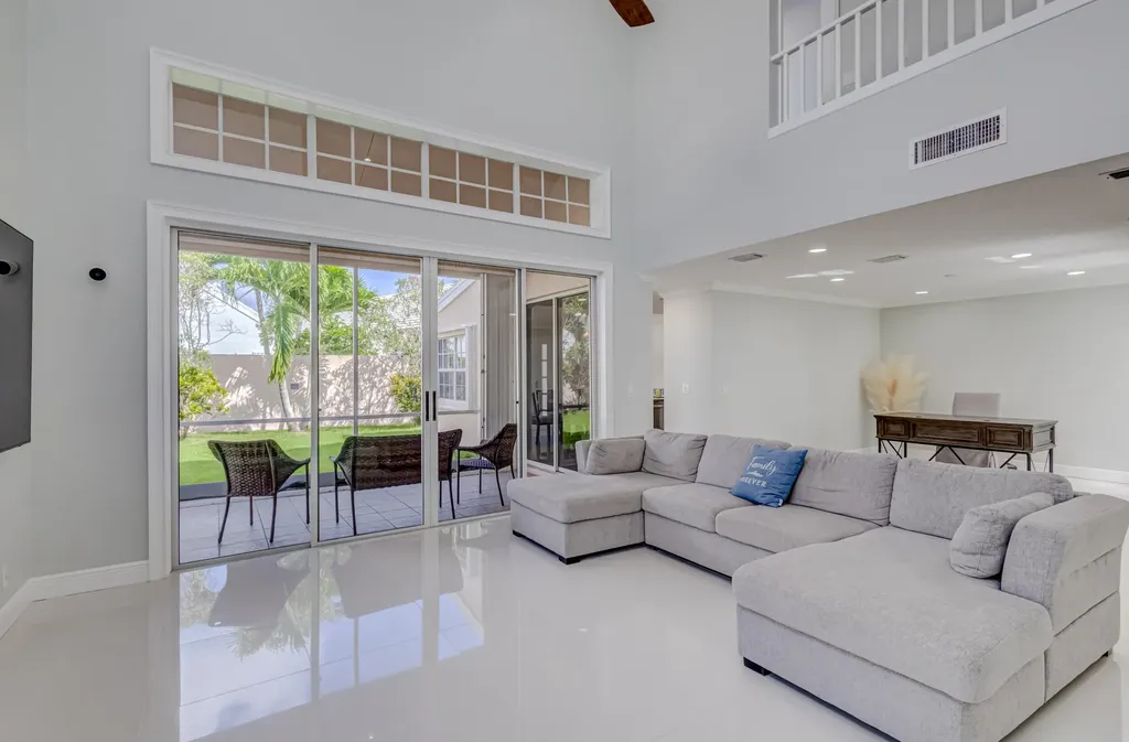 17 Selby Lane Palm Beach Gardens FL 33418