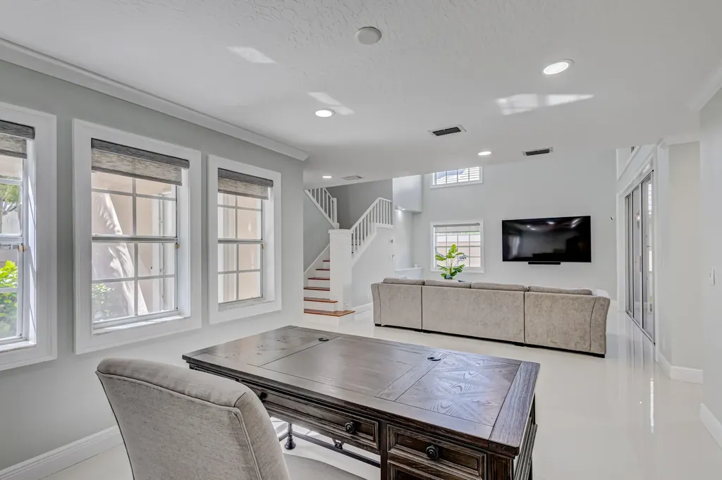 17 Selby Lane Palm Beach Gardens FL 33418