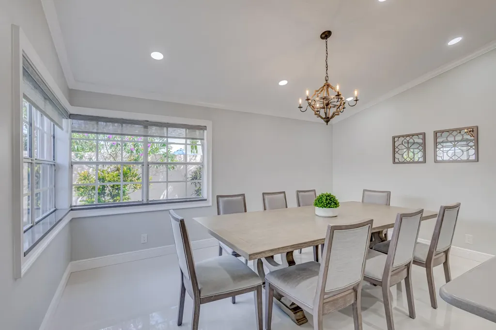 17 Selby Lane Palm Beach Gardens FL 33418