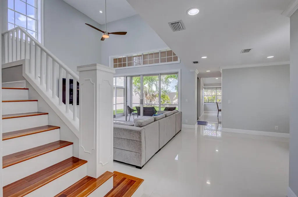 17 Selby Lane Palm Beach Gardens FL 33418