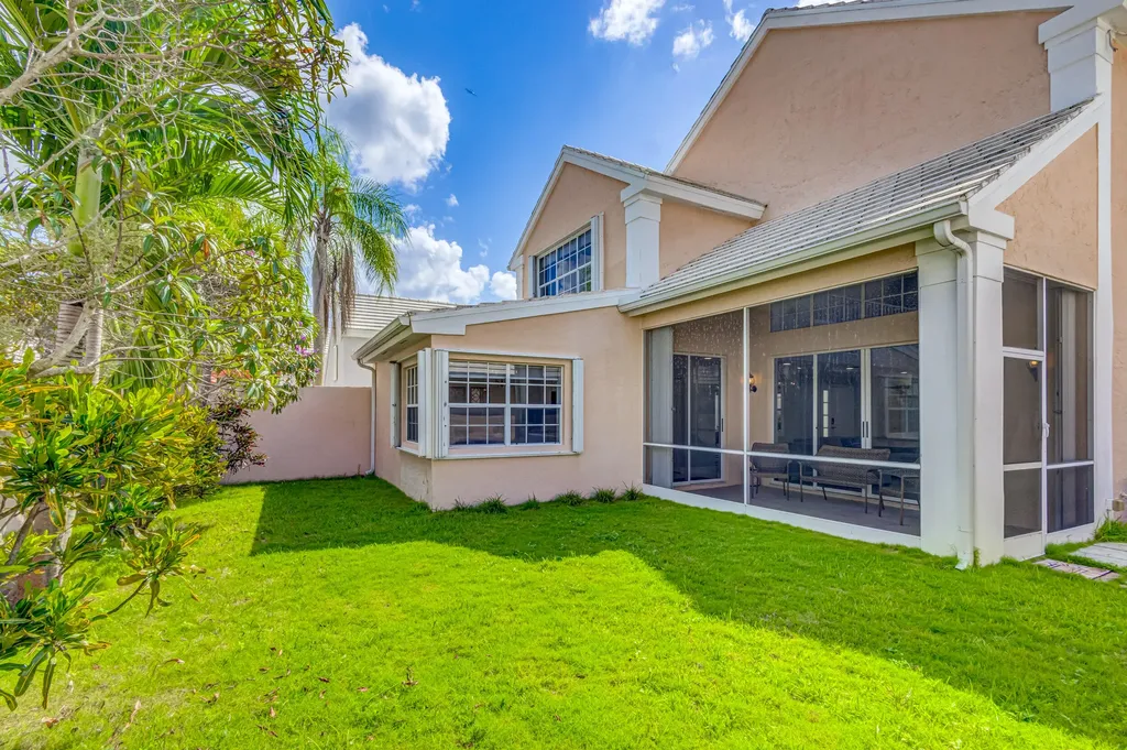 17 Selby Lane Palm Beach Gardens FL 33418