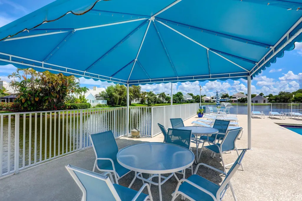 17 Selby Lane Palm Beach Gardens FL 33418