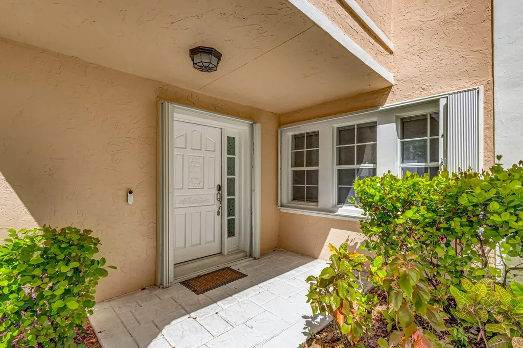 17 Selby Lane Palm Beach Gardens FL 33418