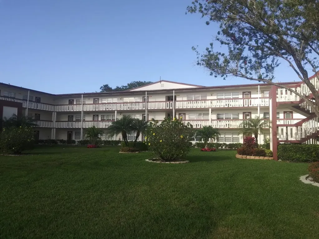251 Fanshaw F Boca Raton FL 33434
