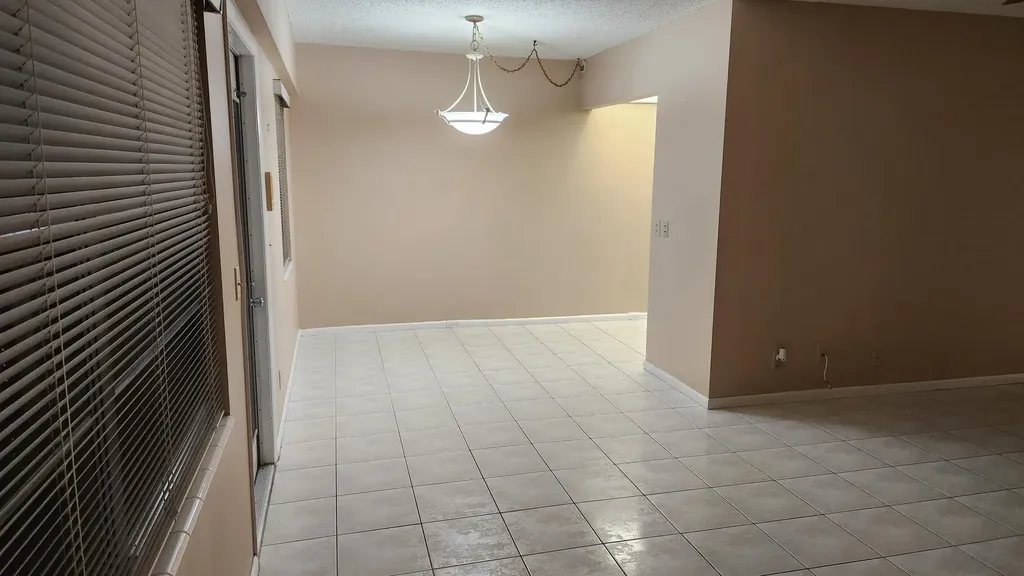 251 Fanshaw F Boca Raton FL 33434