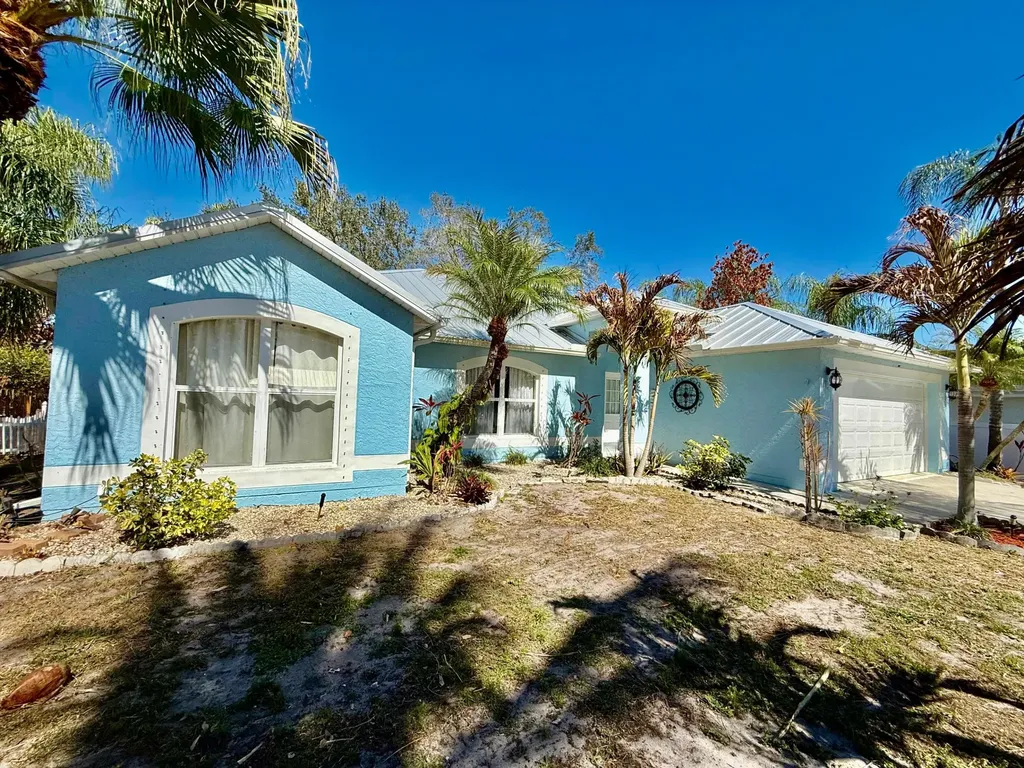 125 SW Donna Terrace Port St Lucie FL 34984