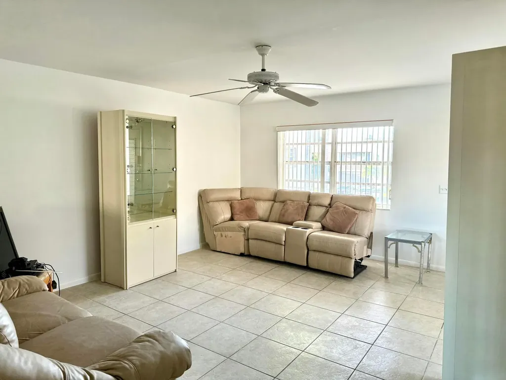 468 Capri J Delray Beach FL 33484
