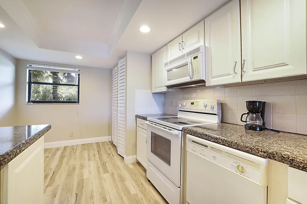 1036 Us Highway 1 North Palm Beach FL 33408