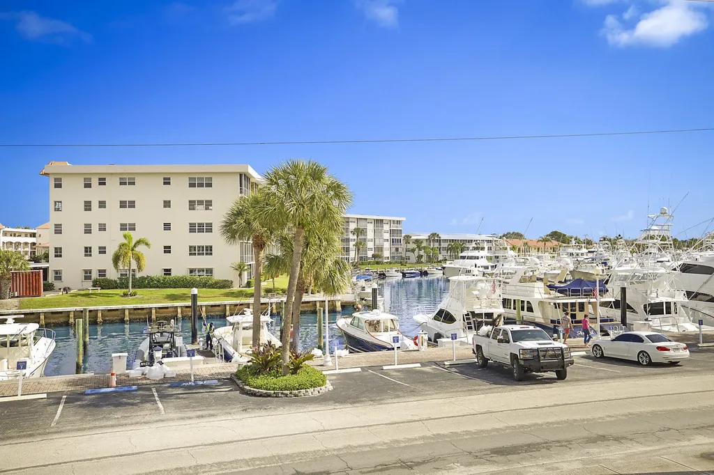 1036 Us Highway 1 North Palm Beach FL 33408