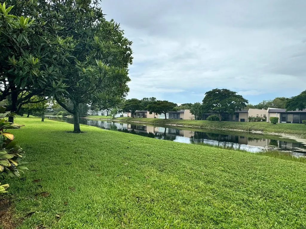 163 Lake Susan Lane West Palm Beach FL 33411