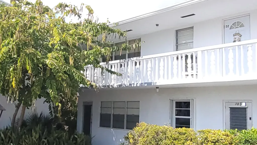 21 Norwich A West Palm Beach FL 33417