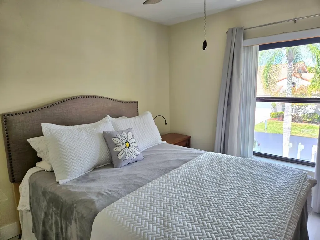 10870 Lakemore Lane Boca Raton FL 33498