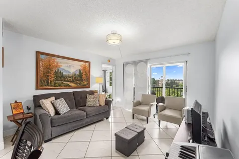 2222 N Cypress Bend Drive Pompano Beach FL 33069