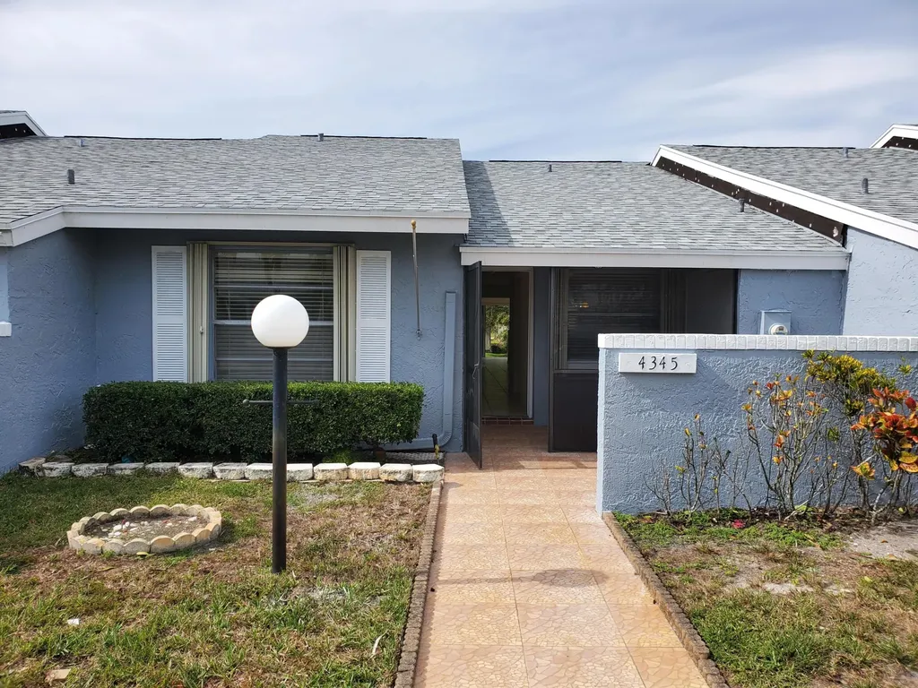 4345 Lucerne Villas Lane Lake Worth FL 33467