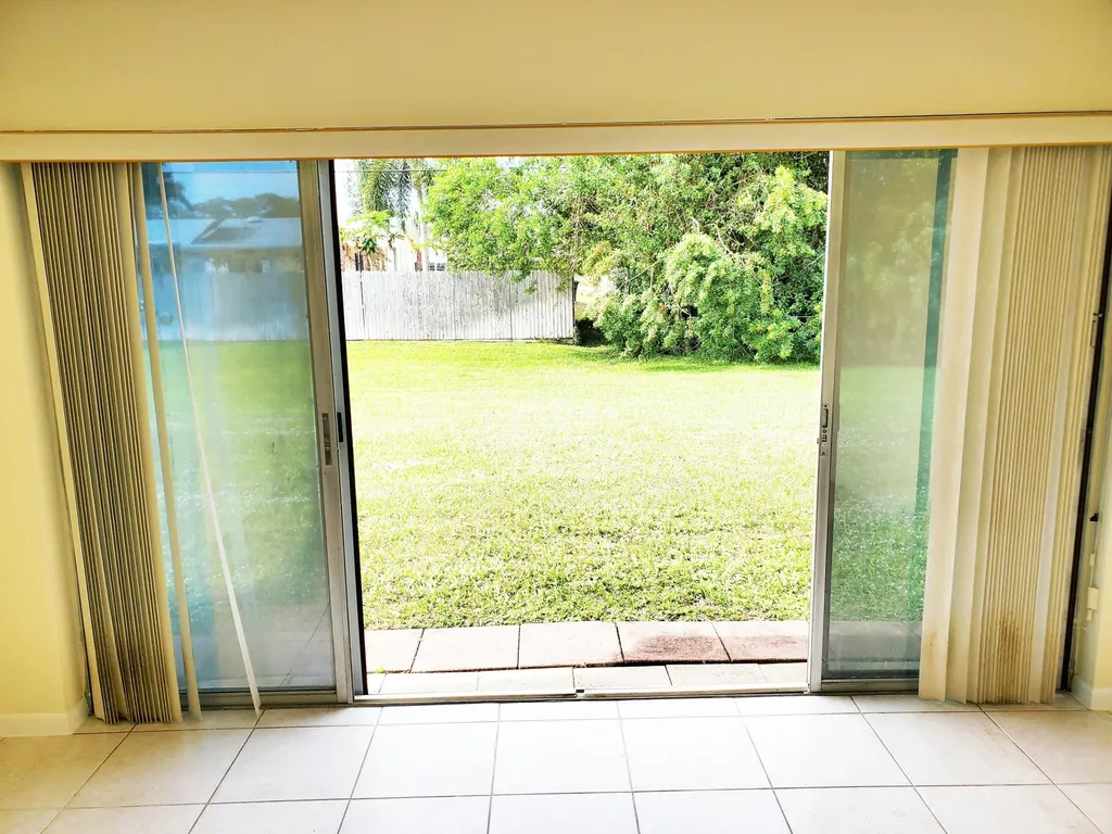 4345 Lucerne Villas Lane Lake Worth FL 33467