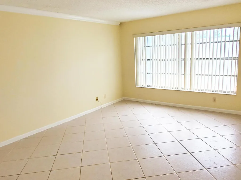 4345 Lucerne Villas Lane Lake Worth FL 33467
