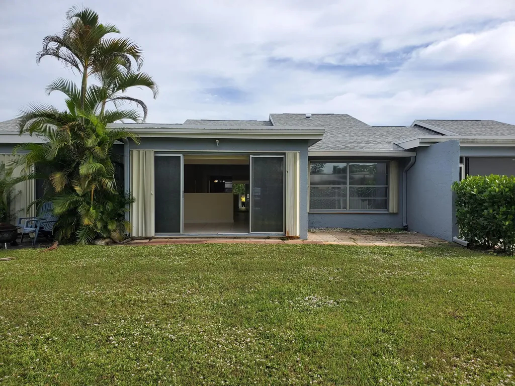 4345 Lucerne Villas Lane Lake Worth FL 33467