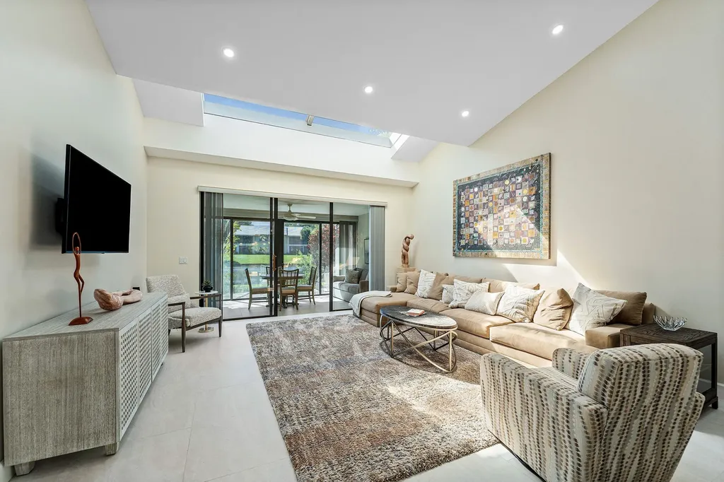 12 Eastgate Drive Boynton Beach FL 33436