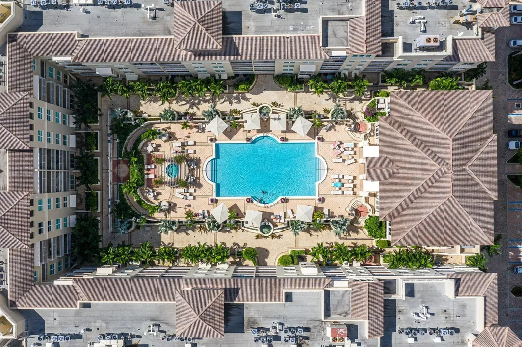 99 SE Mizner Boulevard Boca Raton FL 33432
