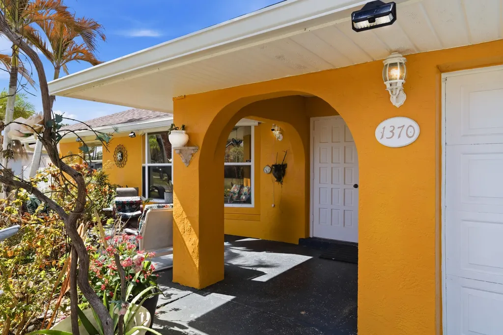 1370 SE Navajo Lane Port St Lucie FL 34983