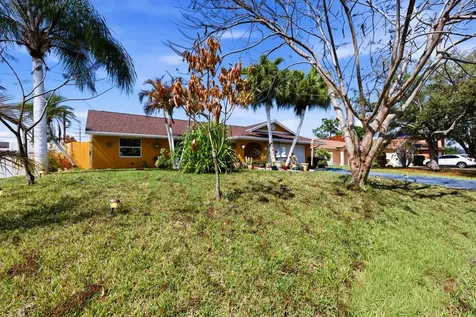 1370 SE Navajo Lane Port St Lucie FL 34983