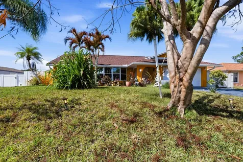 1370 SE Navajo Lane Port St Lucie FL 34983