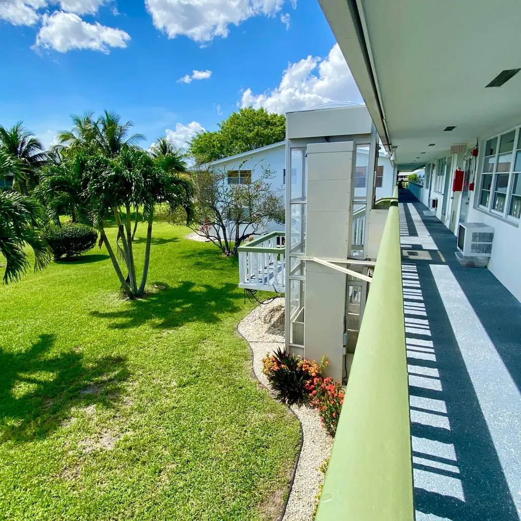397 Markham R Deerfield Beach FL 33442