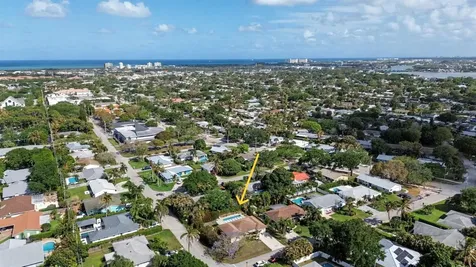 394 Evergreen Avenue Tequesta FL 33469